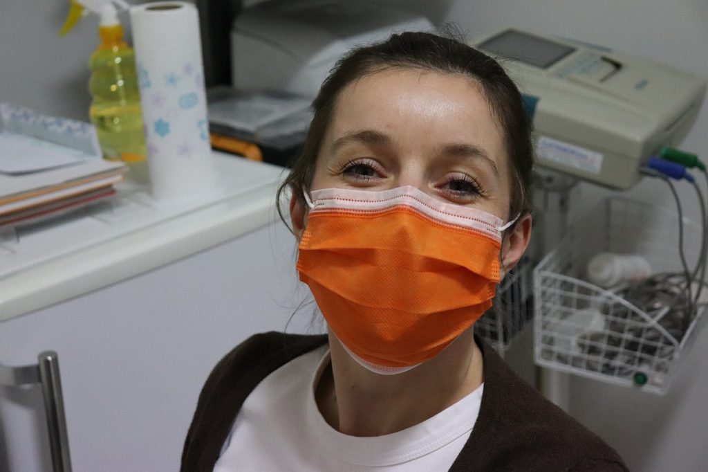 nurse wearing mask